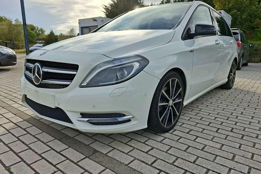 Mercedes-Benz B 180